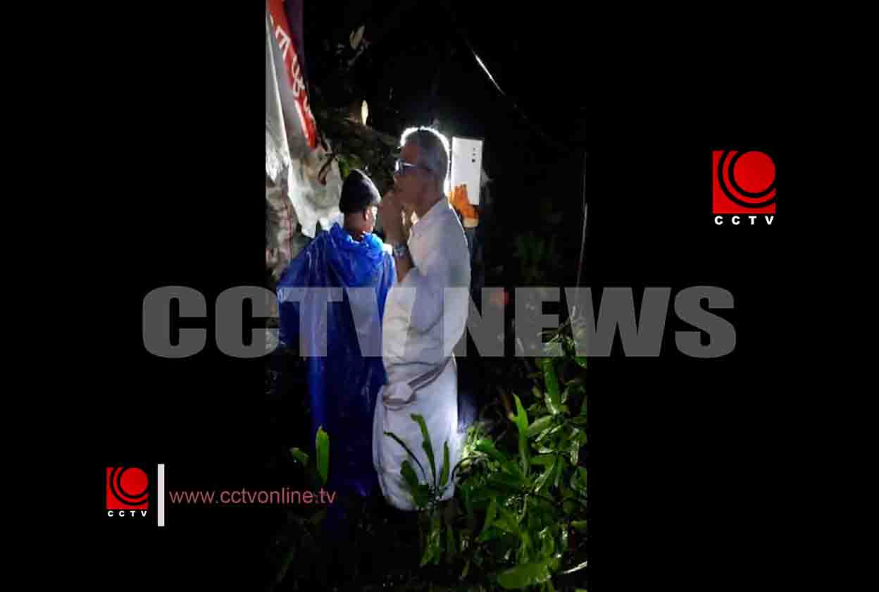 മരം കടപുഴകി വീണ് അപകടം ; പി.ജി. ജയപ്രകാശിന്റെ നേതൃത്വത്തില് അതിവേഗ രക്ഷാപ്രവര്ത്തനം നടത്തി