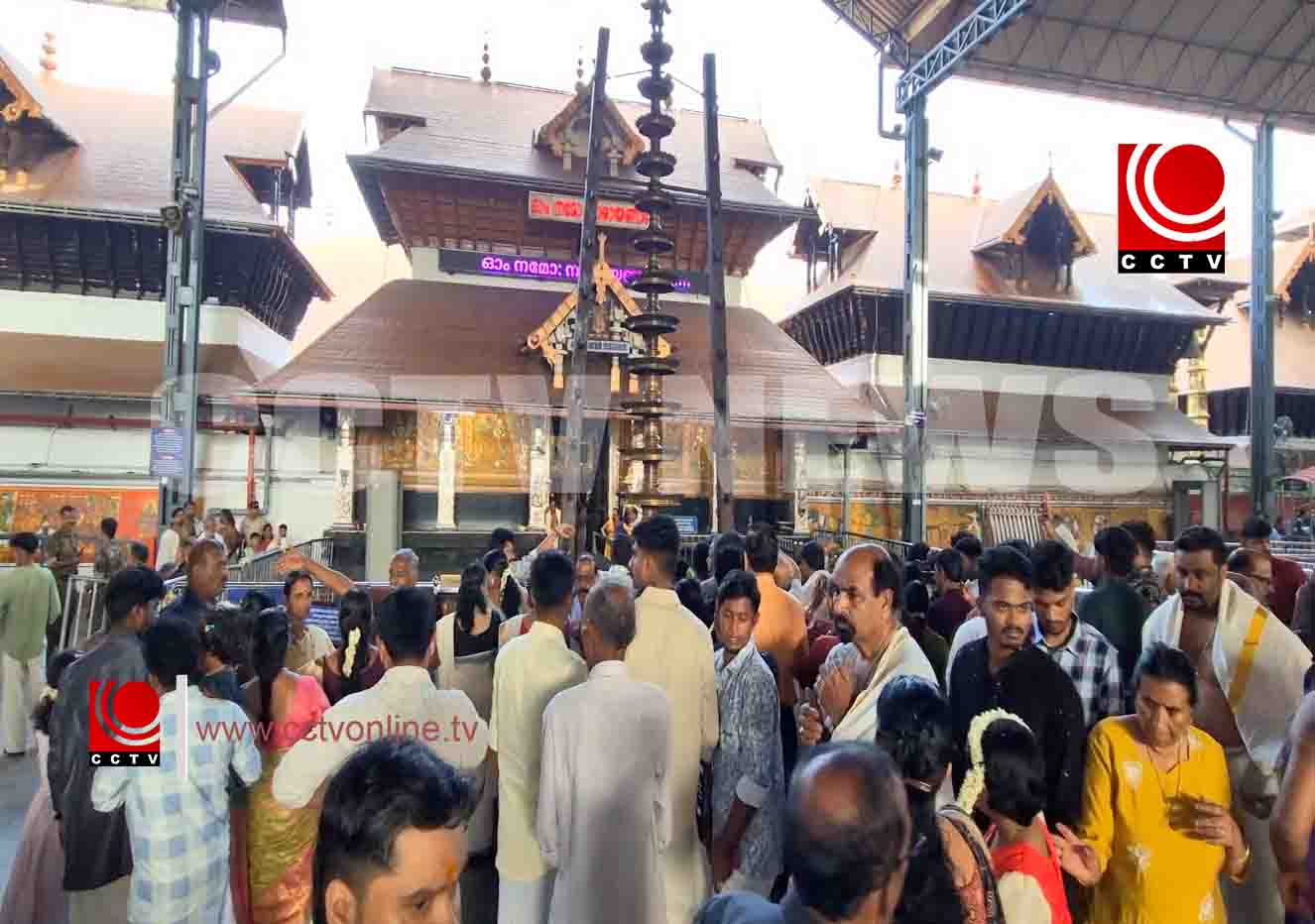 ചിങ്ങപ്പുലരി ; ഗുരുവായൂരില് വന് ഭക്തജനത്തിരക്ക്