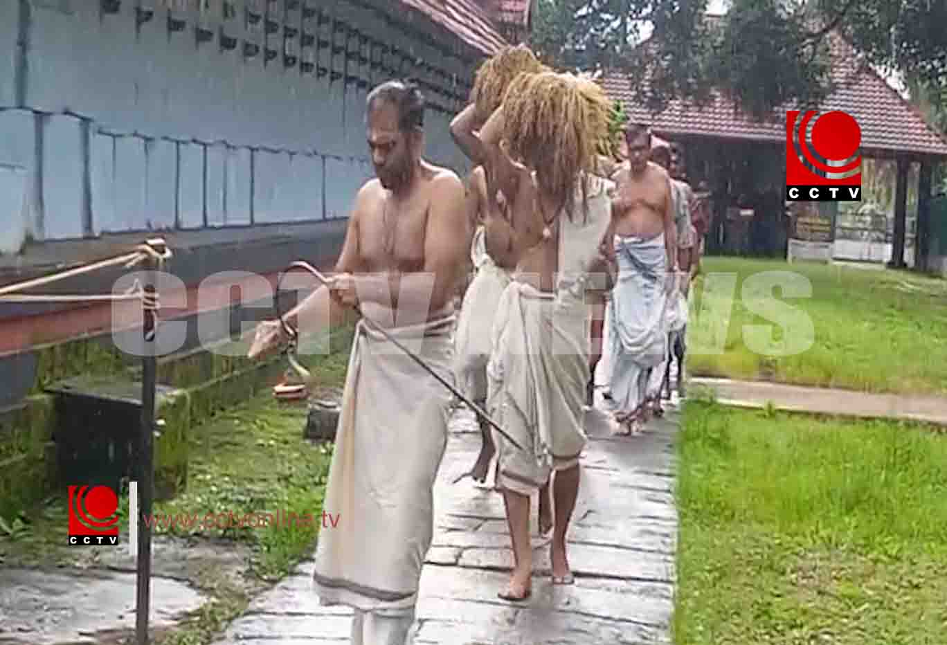 ഭക്തിനിര്ഭരമായി ചൊവ്വല്ലൂര് ശിവക്ഷേത്രത്തിലെ ഇല്ലംനിറ