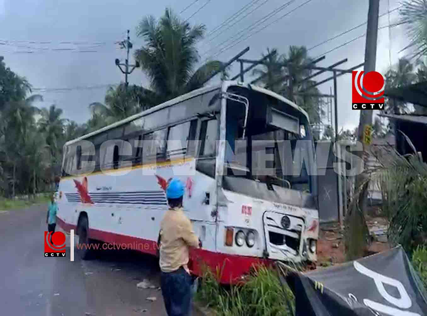 കാളാച്ചാലില് ബസുകള് കൂട്ടിയിടിച്ച് ആറ് പേര്ക്ക് പരിക്ക്