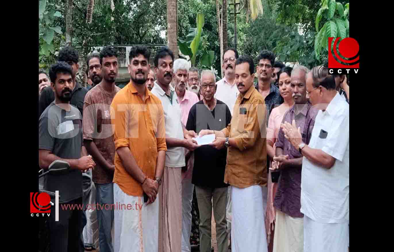 തൊഴില് നിഷേധിക്കപ്പെട്ട മനുകണ്ടരശ്ശേരിക്ക് യൂത്ത് കോണ്ഗ്രസ് സാമ്പത്തിക സഹായം