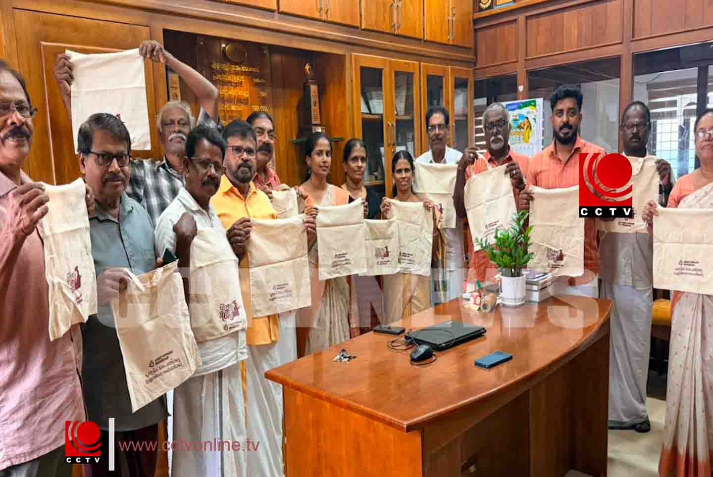 പറയ്ക്കാട് തുണിസഞ്ചി വിതര copy