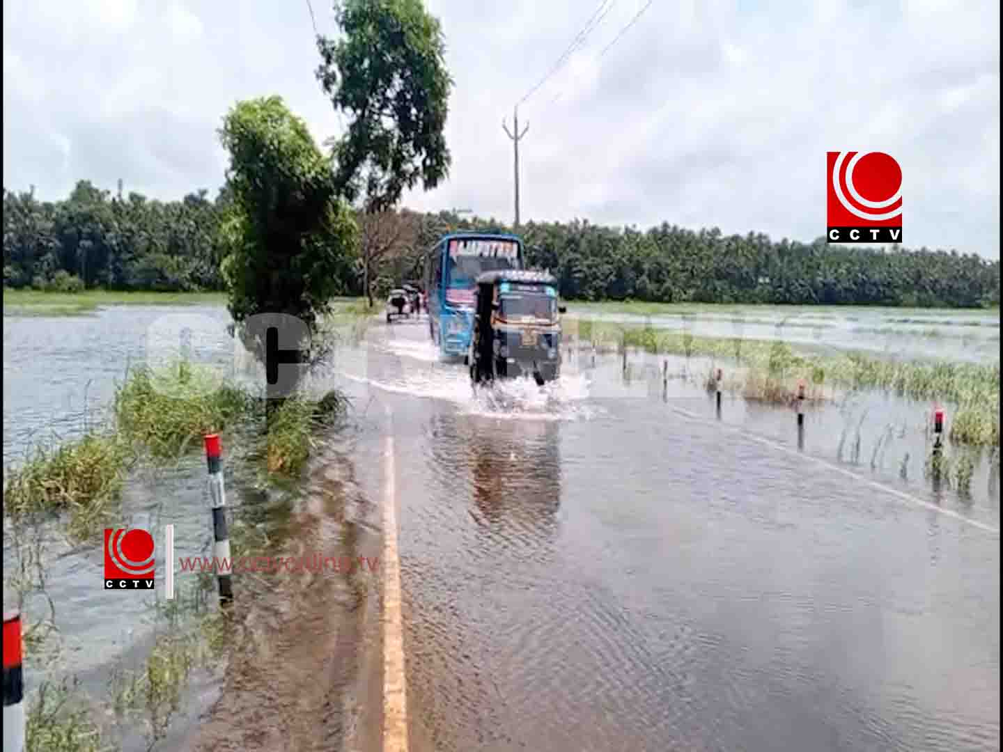 പഴഞ്ഞി പെരുന്തുരുത്തി പുളിക്കക്കടവ് പാലത്തിലെ വെള്ളക്കെട്ട് മാറിയില്ല