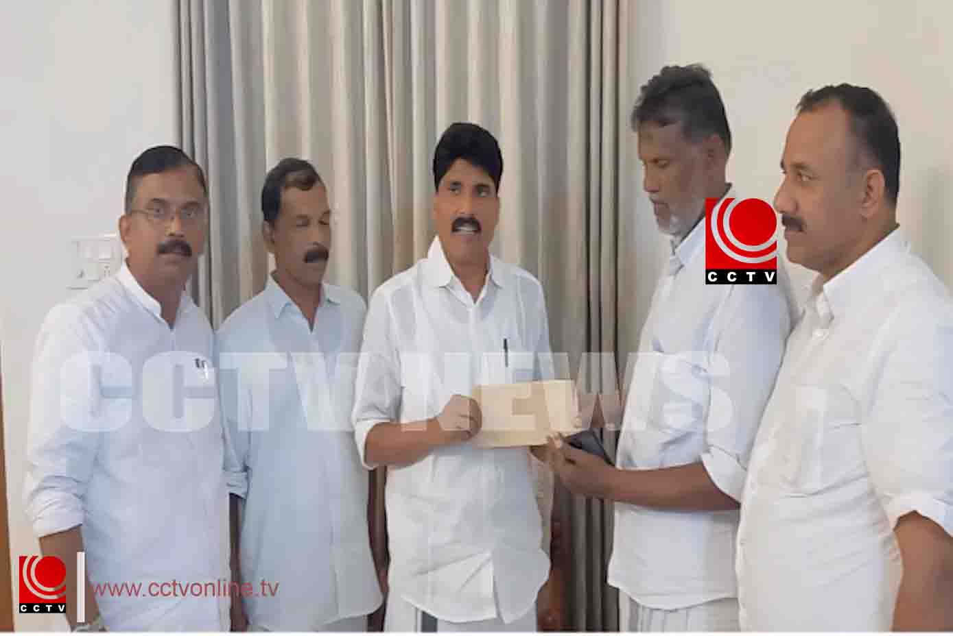 നെല്ക്കര്ഷകരില് നിന്ന് സംഭരിച്ച നെല്ലിന്റെ വില ഉടന് വിതരണം ചെയ്യണമെന്നാവശ്യം ; നിവേദനം നല്കി ഹസ്സന് തളികശ്ശേരി