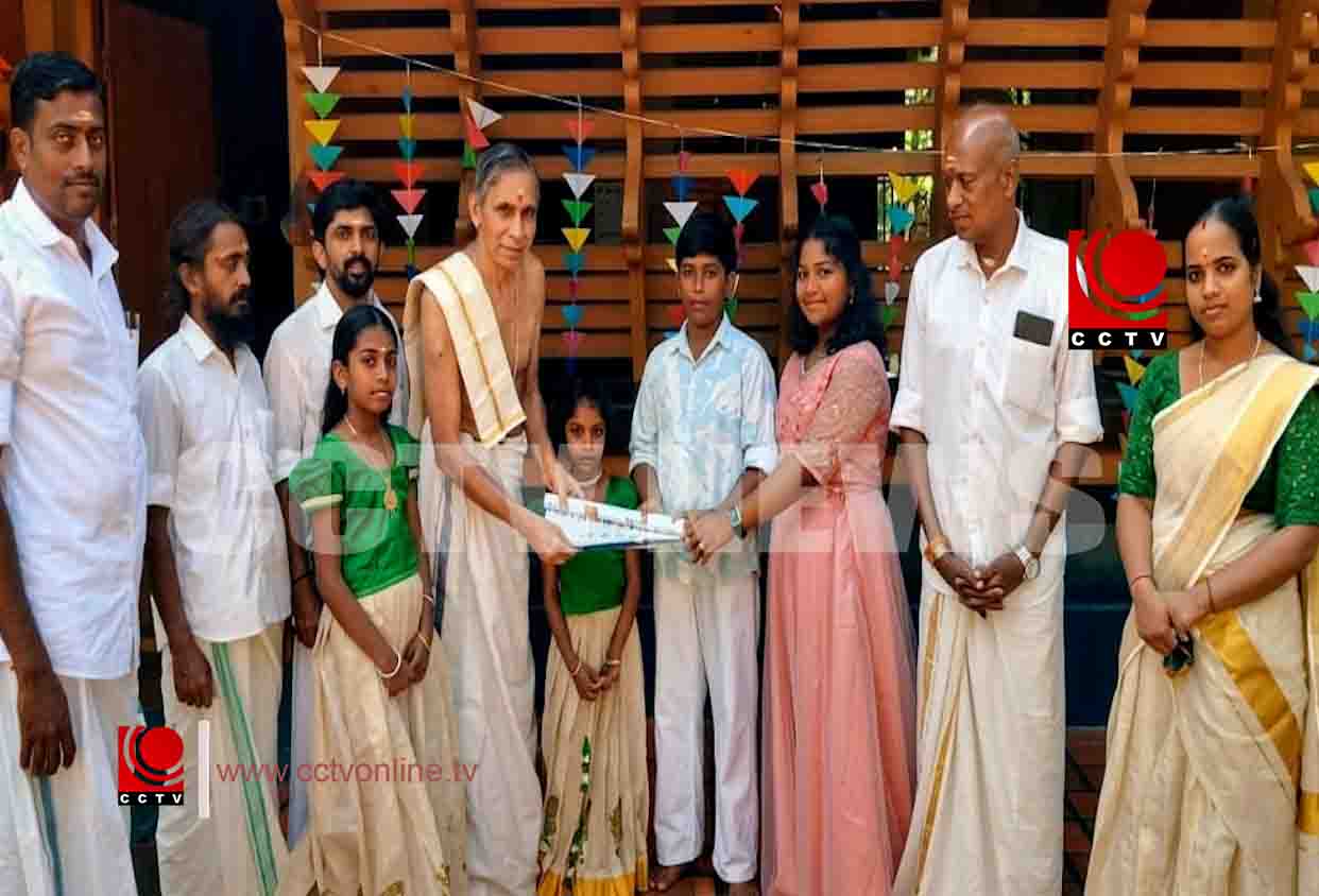മലയാള പഞ്ചാംഗം കലണ്ടര് പ്രകാശനം ചെയ്ത് കാണിപയ്യൂര് നാരായണന് നമ്പുതിരി