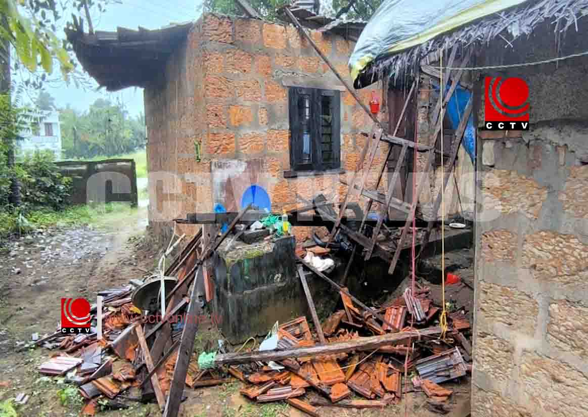 ശക്തമായ മഴയിലും കാറ്റിലും വീട് തകര്ന്നുവീണു